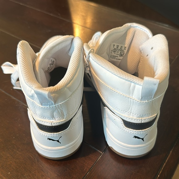 Puma Youth size high tops- new without tags - Picture 4 of 6
